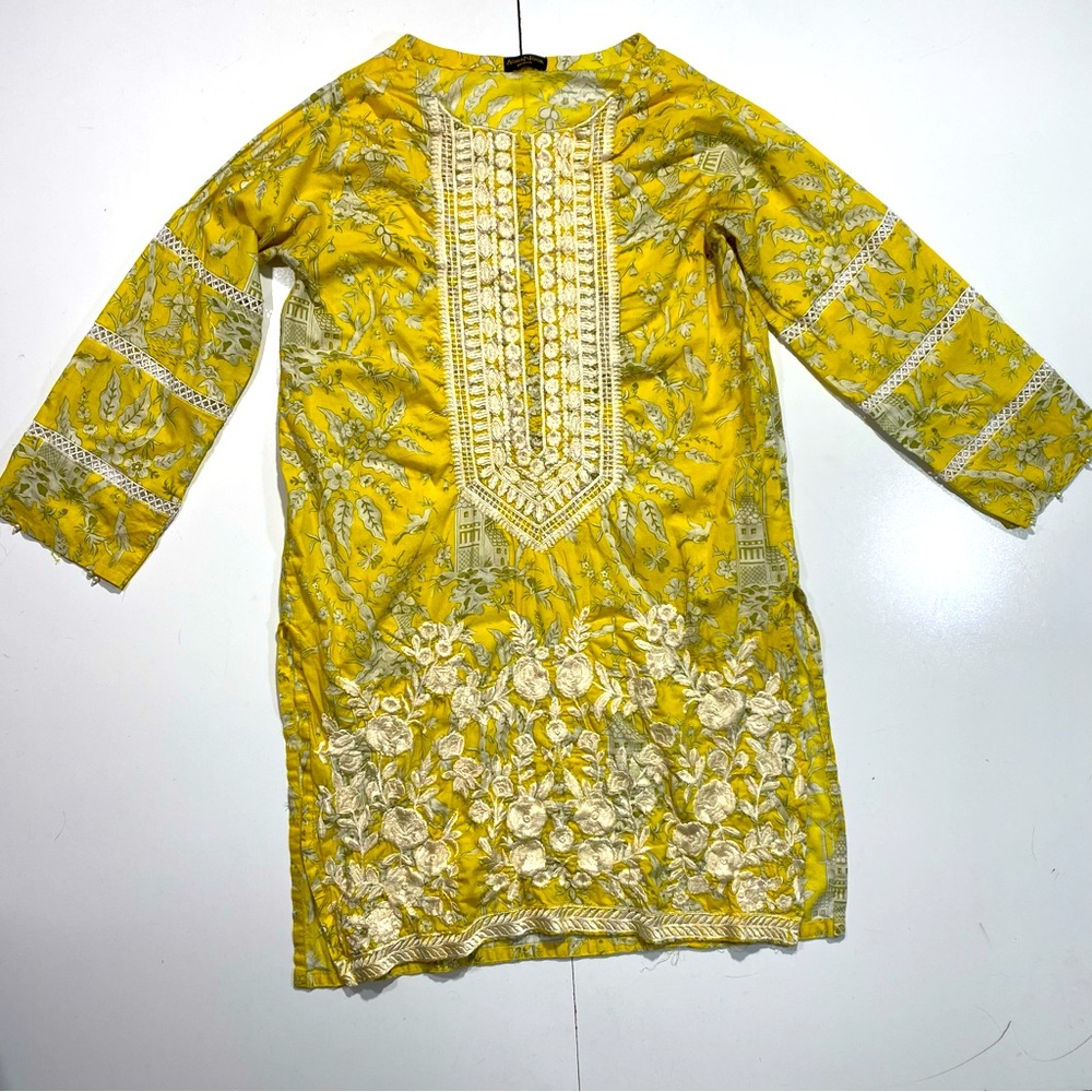 AGHA‎ NOOR Yellow & White Embroidered Floral Lace Scenic Faux Pearl Kurti Size M
